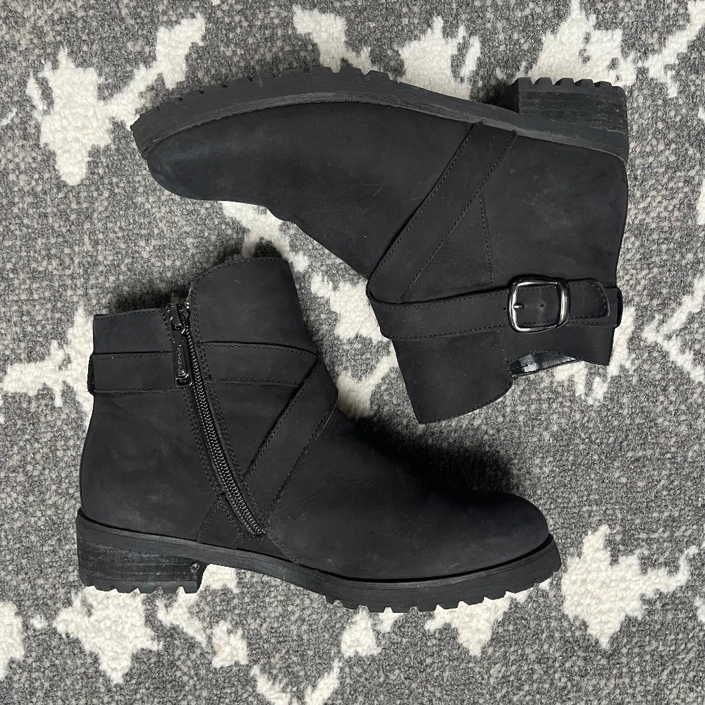 Blondo Waterproof Suede Lined Bootie size 7.5